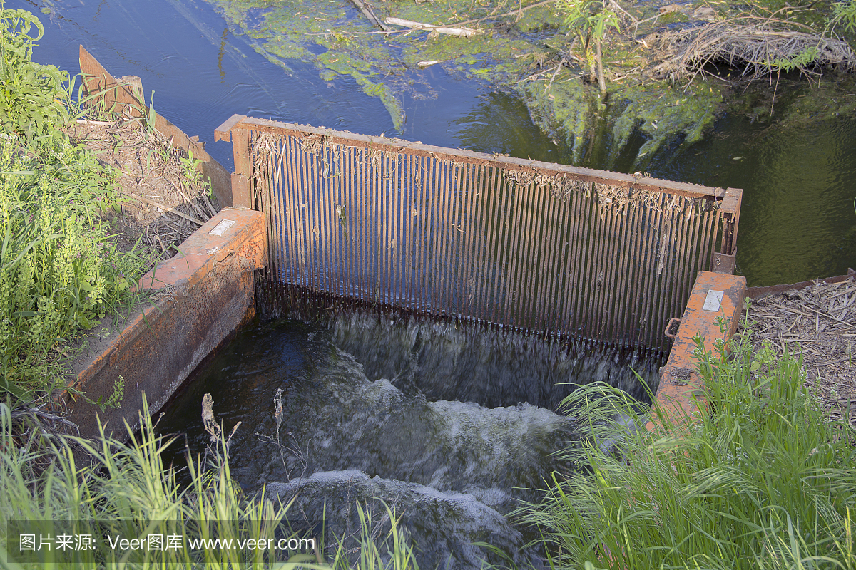 施工為機械凈化湖泊廢水